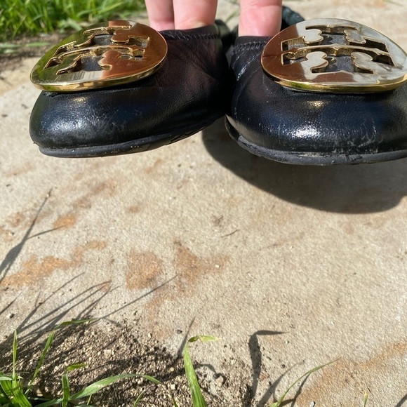 Tory Burch ballet flats with gold tone medallion on round toes size 8 - Picture 8 of 9